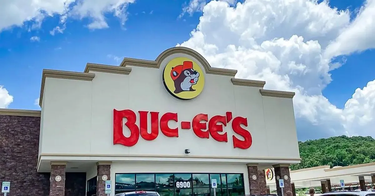 Buc-ee's store view from outside.